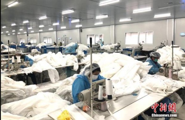 无纺布制品基地:企业开足马力生产医疗物资